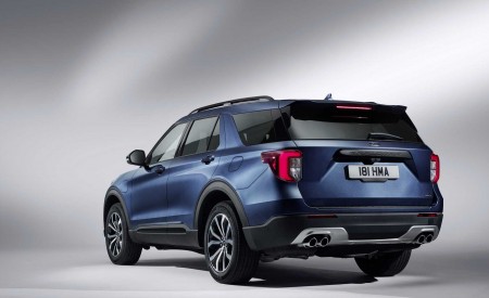 2019 Ford Explorer Plug-In Hybrid (Euro-Spec) Rear Three-Quarter Wallpapers 450x275 (3)