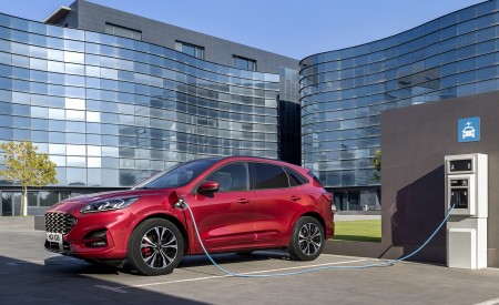 2019 Ford Kuga Plug-In Hybrid Front Three-Quarter Wallpapers 450x275 (7)