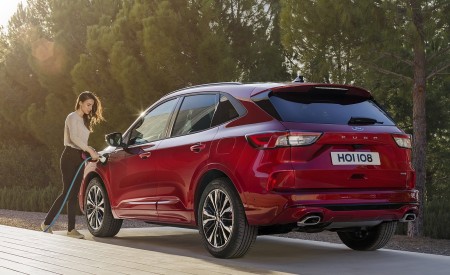 2019 Ford Kuga Plug-In Hybrid Rear Three-Quarter Wallpapers 450x275 (8)