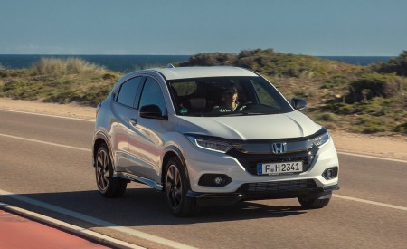 2019 Honda HR-V Front Three-Quarter Wallpapers 450x275 (48)