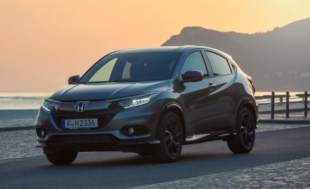 2019 Honda HR-V Front Three-Quarter Wallpapers 450x275 (20)