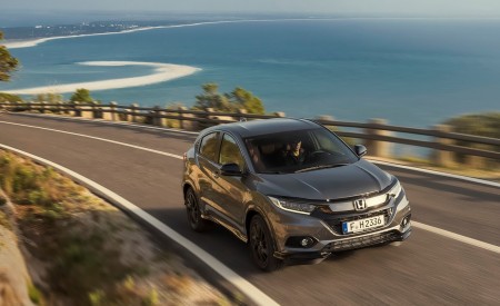 2019 Honda HR-V Front Three-Quarter Wallpapers 450x275 (12)