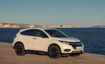 2019 Honda HR-V Front Three-Quarter Wallpapers 450x275 (57)