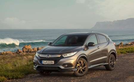 2019 Honda HR-V Front Three-Quarter Wallpapers 450x275 (22)