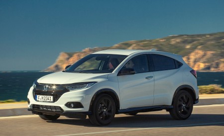2019 Honda HR-V Front Three-Quarter Wallpapers 450x275 (49)