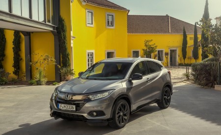 2019 Honda HR-V Front Three-Quarter Wallpapers 450x275 (23)