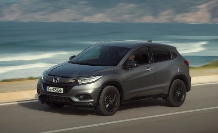 2019 Honda HR-V Front Three-Quarter Wallpapers 450x275 (13)