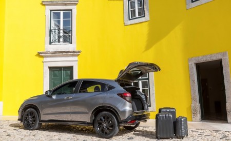 2019 Honda HR-V Rear Three-Quarter Wallpapers 450x275 (29)