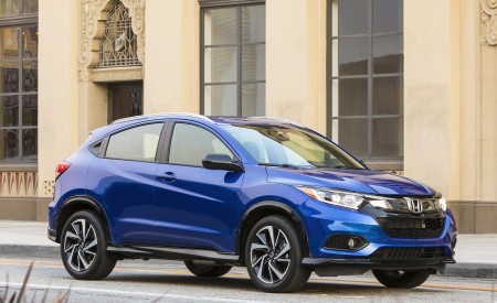 2019 Honda HR-V Sport Front Three-Quarter Wallpapers 450x275 (104)