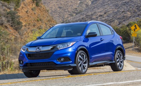 2019 Honda HR-V Sport Front Three-Quarter Wallpapers 450x275 (98)