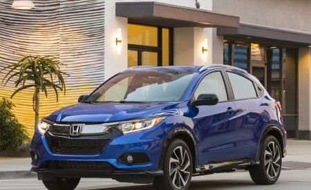 2019 Honda HR-V Sport Front Three-Quarter Wallpapers 450x275 (105)
