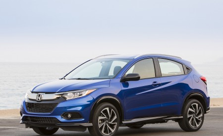 2019 Honda HR-V Sport Front Three-Quarter Wallpapers 450x275 (106)
