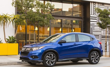 2019 Honda HR-V Sport Front Three-Quarter Wallpapers 450x275 (108)