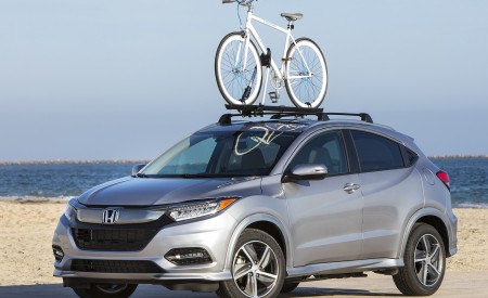 2019 Honda HR-V Touring Front Three-Quarter Wallpapers 450x275 (71)