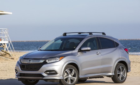 2019 Honda HR-V Touring Front Three-Quarter Wallpapers 450x275 (72)