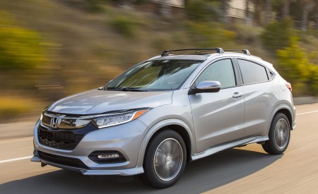 2019 Honda HR-V Touring Front Three-Quarter Wallpapers 450x275 (68)