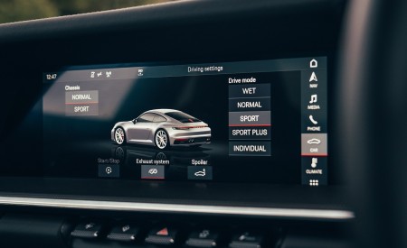 2019 Porsche 911 (992) Carrera 4S (UK-Spec) Central Console Wallpapers 450x275 (42)