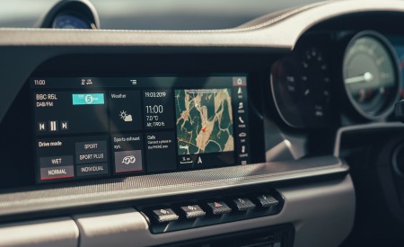 2019 Porsche 911 (992) Carrera 4S (UK-Spec) Central Console Wallpapers 450x275 (41)