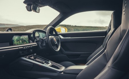 2019 Porsche 911 (992) Carrera 4S (UK-Spec) Interior Detail Wallpapers 450x275 (37)