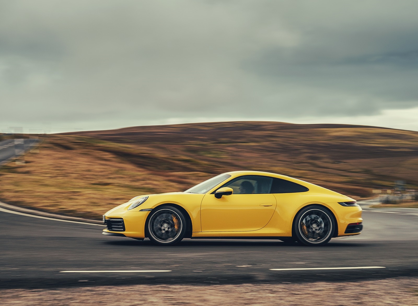 2019 Porsche 911 (992) Carrera 4S (UK-Spec) Side Wallpapers (6)