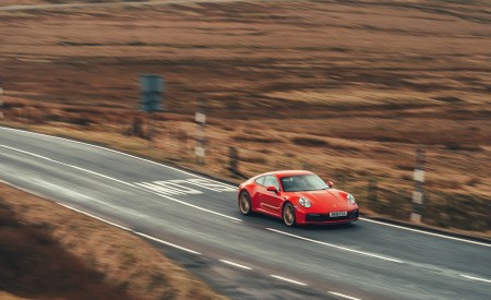 2019 Porsche 911 (992) Carrera S (UK-Spec) Front Three-Quarter Wallpapers 450x275 (8)