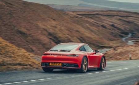 2019 Porsche 911 (992) Carrera S (UK-Spec) Rear Three-Quarter Wallpapers 450x275 (14)