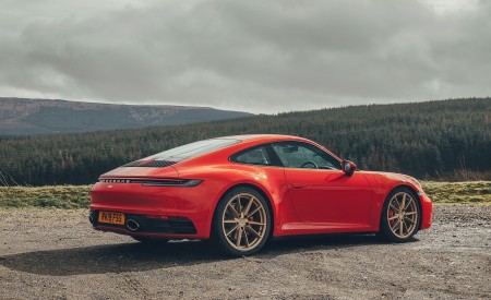 2019 Porsche 911 (992) Carrera S (UK-Spec) Rear Three-Quarter Wallpapers 450x275 (20)