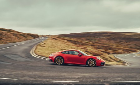 2019 Porsche 911 (992) Carrera S (UK-Spec) Side Wallpapers 450x275 (17)