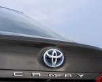 2019 Toyota Camry Hybrid (Euro-Spec) Badge Wallpapers 150x120