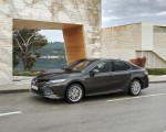 2019 Toyota Camry Hybrid (Euro-Spec) Front Three-Quarter Wallpapers 150x120