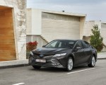2019 Toyota Camry Hybrid (Euro-Spec) Front Three-Quarter Wallpapers 150x120