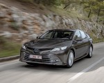 2019 Toyota Camry Hybrid (Euro-Spec) Front Three-Quarter Wallpapers 150x120