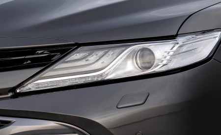 2019 Toyota Camry Hybrid (Euro-Spec) Headlight Wallpapers 450x275 (62)