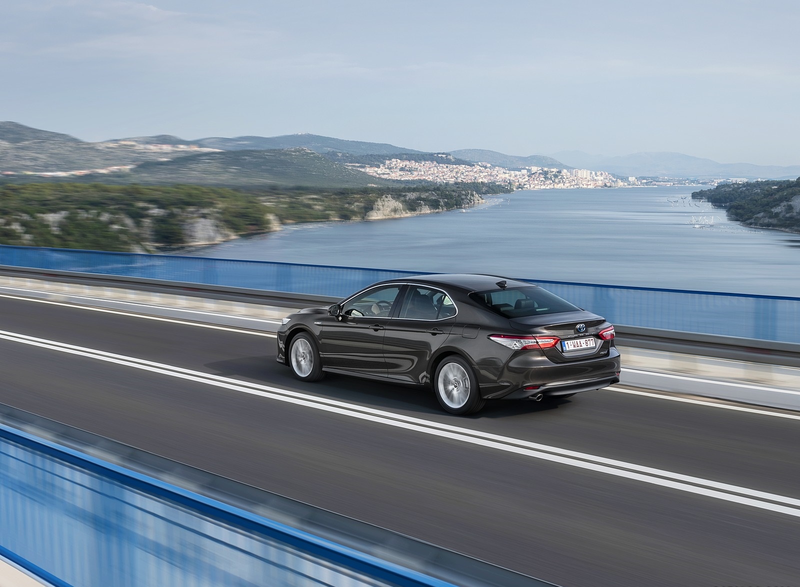 2019 Toyota Camry Hybrid (Euro-Spec) Rear Three-Quarter Wallpapers (12)