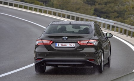 2019 Toyota Camry Hybrid (Euro-Spec) Rear Wallpapers 450x275 (22)