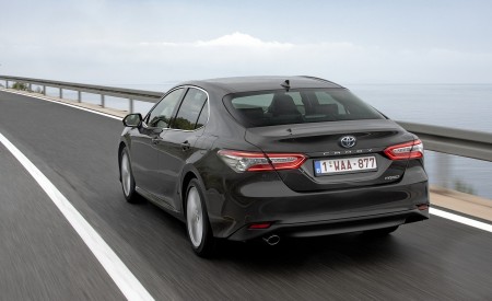 2019 Toyota Camry Hybrid (Euro-Spec) Roof Wallpapers 450x275 (23)