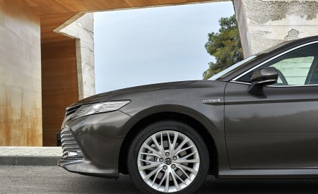 2019 Toyota Camry Hybrid (Euro-Spec) Wheel Wallpapers 450x275 (60)