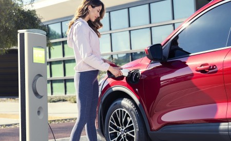 2020 Ford Escape Plug-in Hybrid Charging Wallpapers 450x275 (14)