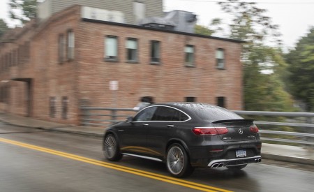 2020 Mercedes-AMG GLC 63 S Coupe (US-Spec) Rear Three-Quarter Wallpapers 450x275 (19)