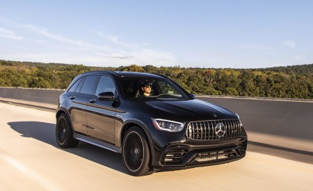 2020 Mercedes-AMG GLC 63 (US-Spec) Front Three-Quarter Wallpapers 450x275 (4)