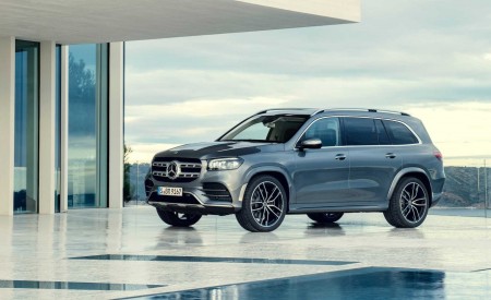 2020 Mercedes-Benz GLS AMG Line (Color: Designo Selenite Grey Metallic) Front Three-Quarter Wallpapers 450x275 (19)