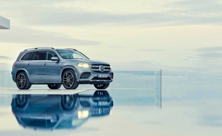 2020 Mercedes-Benz GLS AMG Line (Color: Designo Selenite Grey Metallic) Front Three-Quarter Wallpapers 450x275 (20)