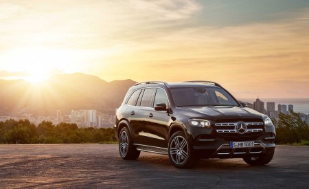 2020 Mercedes-Benz GLS AMG Line (Color: Designo Selenite Grey Metallic) Front Three-Quarter Wallpapers 450x275 (39)