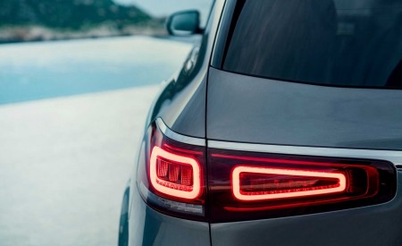 2020 Mercedes-Benz GLS AMG Line (Color: Designo Selenite Grey Metallic) Tail Light Wallpapers 450x275 (32)