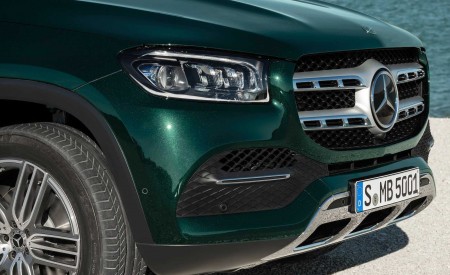 2020 Mercedes-Benz GLS (Color: Dmerald Green) Front Bumper Wallpapers 450x275 (72)