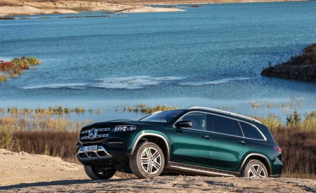 2020 Mercedes-Benz GLS (Color: Dmerald Green) Front Three-Quarter Wallpapers 450x275 (62)