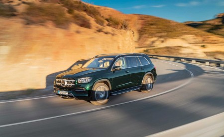 2020 Mercedes-Benz GLS (Color: Dmerald Green) Front Three-Quarter Wallpapers 450x275 (43)