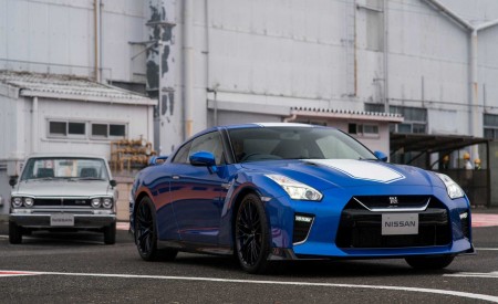 2020 Nissan GT-R 50th Anniversary Edition Front Three-Quarter Wallpapers 450x275 (27)
