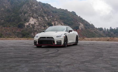 2020 Nissan GT-R NISMO Front Three-Quarter Wallpapers 450x275 (9)