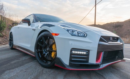 2020 Nissan GT-R NISMO Front Three-Quarter Wallpapers 450x275 (3)
